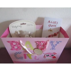 Geschenke|Momunder - Momente voller Wunder Geschenkset Geburt - Babydecke bunt mit Spielzeug