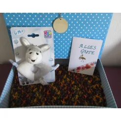 Geschenke|Momunder - Momente voller Wunder Geschenkset Geburt - Babydecke bunt mit Spielzeug