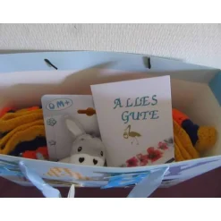 Geschenke|Momunder - Momente voller Wunder Geschenkset zur Geburt - Babydecke, Babyspielzeug und Karte