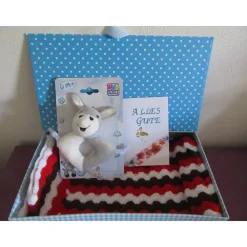 Discount Geschenkset zur Geburt - Babydecke, Babyspielzeug und Karte Geschenke