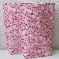 Online Geschenktüte Bunte Blümchen auf Rosa, 2 Stück Bodenbeutel-Papiertüten aus Geschenkpapier Geschenkverpackungen