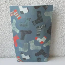 Online Geschenktüte mit Socken auf Blau, 2 Stück Bodenbeutel-Papiertüten Geschenkverpackungen