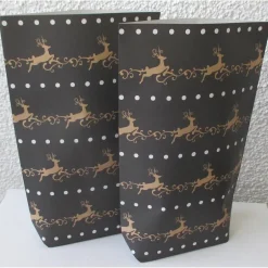 Outlet Geschenktüte Springende Hirsche, 5 Papiertüten Weihnachten, Bodenbeutel mit Hirschen in Reihen und Ranken Geschenkverpackungen