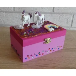 Outlet Geschenkverpackung Holztruhe mit Einhörnern, Regenbogen, Blumen und Strasssteinen Geschenkverpackungen