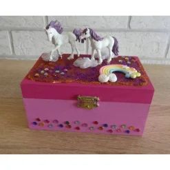 Outlet Geschenkverpackung Holztruhe mit Einhörnern, Regenbogen, Blumen und Strasssteinen Geschenkverpackungen