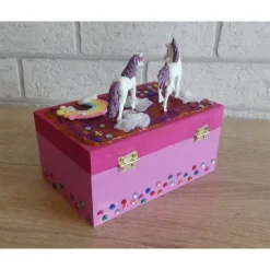 Outlet Geschenkverpackung Holztruhe mit Einhörnern, Regenbogen, Blumen und Strasssteinen Geschenkverpackungen