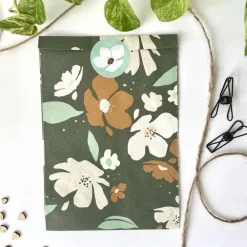 Clearance Geschenkverpackung Set FLOWERS Geschenkpapier Aufkleber Anhänger und Tüten aus Graspapier mit Blumendesign Geschenkverpackungen