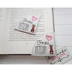 Gesticktes Lesezeichen Ostern Hase – Frohe Ostern auf weißem Kunstleder – Geschenk für Bücherfreunde Ostergeschenke