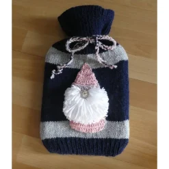 Clearance Gestrickter Wärmflaschenbezug (dunkelblau-silbergrau) mit Wichtel-Motiv (rosa-weiß-silbergrau) ink. Wärmflasche Weihnachtsdeko