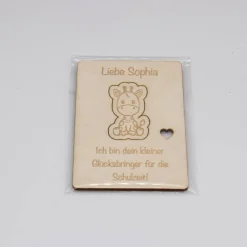 Outlet Glücksbringer zum Schulstart aus Holz – personalisiertes Geschenk zur Einschulung Kinder Einschulung