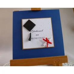 Glückwunschkarte zur Promotion mit Schriftrolle und Doktorhut Glückwunschkarten