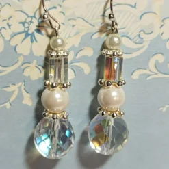 Brautschmuck|kunstpause Glitzernde Ohrringe mit funkelndem Kristallglas und Muschelperle weiß handgemacht silberfarben