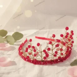 Brautschmuck|Scent of Beauty Design Goldene Brautkrone mit roten Kristallen – Handgefertigte Perlenkrone „Golden Blossom“ für Hochzeit & Event