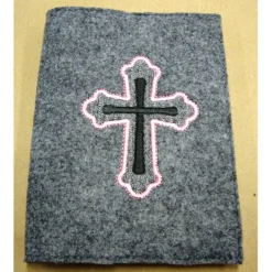 Best Gotteslobhülle handgefertigt Filz 3mm graumeliert Kreuz rosa anthrazit personalisierbar Name und Datum bestickt Gotteslobhülle
