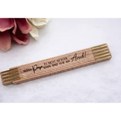 Online Gravierter Meterstab mit lustigem Spruch oder Wunschtext – personalisierter Zollstock Accessoires