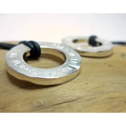 Schmuck|Gold- und Designschmiede Birlinger Großer, massiver Silberanhänger "Stamped Wheel M", personalisierbares Geschenk zur Konfirmation, Firmung mit Prä