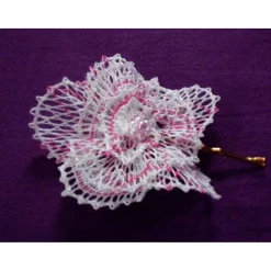 Brautschmuck|Kreative Klöppelideen Haarschmuck Handgeklöppelte Blüte weiß rosa Geschenk für sie Valentinstag Klöppelspitze Handarbeit