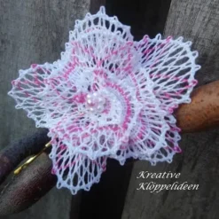Brautschmuck|Kreative Klöppelideen Haarschmuck Handgeklöppelte Blüte weiß rosa Geschenk für sie Valentinstag Klöppelspitze Handarbeit