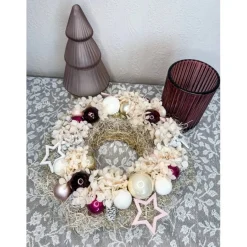 Adventskränze|AllerleiLiebe Haltbares Adventsgesteck mit Windlichtglas in kräftigen Beeren-, und rosatöne