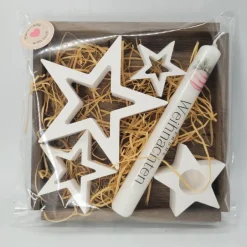 Online Handgearbeitetes Geschenkset mit 3 naturweißen Sternen, einem Kerzenständer, einer Kerze und Holztablett Weihnachtsgeschenke