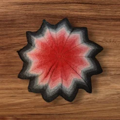 Hot Handgefertigte Stern-Tischdecke aus Baumwolle – Rot, Schwarz & Silber Glitzer| Weihnachtsdeko 106 cm Tischdekoration