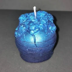 Deko Halloween|RoBo-Abenteuer Handgegossene Glitzer-Schädelkerze – blau schimmernd, Unikat aus recyceltem Wachs