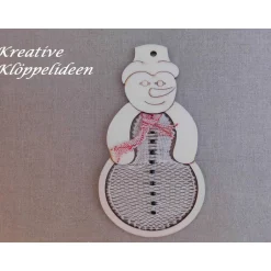 Discount Handgeklöppelter Schneemann im Holzrahmen Klöppelspitze Handarbeit Winter