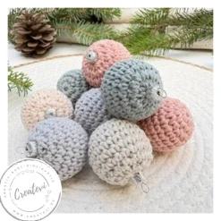 Outlet Handgemachte gehäkelte Weihnachtskugeln 10er-Set – nachhaltige Baumwoll-Christbaumkugeln Rosa Grau Patina Creme Baumschmuck