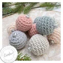 Outlet Handgemachte gehäkelte Weihnachtskugeln 10er-Set – nachhaltige Baumwoll-Christbaumkugeln Rosa Grau Patina Creme Baumschmuck
