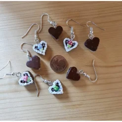 Trachtenschmuck|Pfullinger Engele Handgemachte Lebkuchenherzchen Ohrringe mit Glückspilz, Zuckerguss & hochwertigem  Strass – Antiallergisch & Versilbert