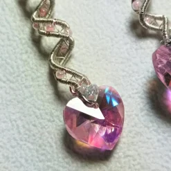 Brautschmuck|kunstpause Handgemachte rosa Herz Ohrringe mit Spiralperle an 925er Silber – Funkelnder Boho Brautschmuck