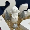 Adventskränze|HerzschlagDesign Handgemachter Adventskranz Zahlen mit Engel & Dekoration auf Baumscheibe – moderne Weihnachtsdeko