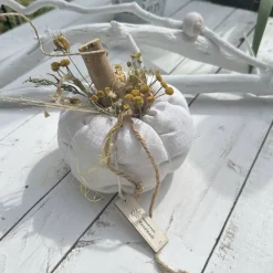 Outlet Handgemachter Kürbis aus antikem Leinen rohweiß/grau mit Stauben, Treibholz & Seeseil – Landhausdeko Ø17cm Herbst