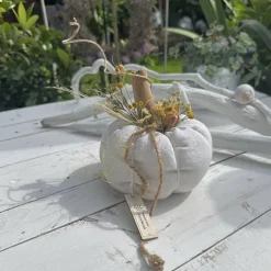 Outlet Handgemachter Kürbis aus antikem Leinen rohweiß/grau mit Stauben, Treibholz & Seeseil – Landhausdeko Ø17cm Herbst