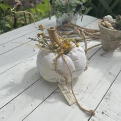 Outlet Handgemachter Kürbis aus antikem Leinen rohweiß/grau mit Stauben, Treibholz & Seeseil – Landhausdeko Ø17cm Herbst