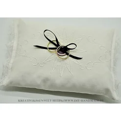 Outlet Handgemachtes weißes Ringkissen mit Vintage-Knopf und Spitze – Unikat für die Hochzeit & Trauung, 14 cm x 21 cm Ringkissen
