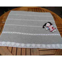 Geschenke|maleBL Handgestrickte Babydecke aus Baumwolle, Merinowolle und Alpaka – Grau Weiß – 81x83 cm