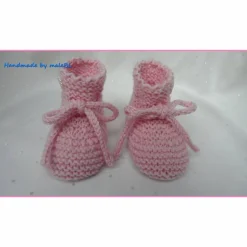 Geschenke|maleBL Handgestrickte rosa Babyschuhe aus Merinowolle – Neugeborenenschuhe zum Binden