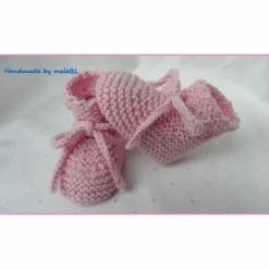 Geschenke|maleBL Handgestrickte rosa Babyschuhe aus Merinowolle – Neugeborenenschuhe zum Binden