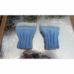 Best Handgestricktes Neugeborenen-Set aus Merinowolle – Babymütze & Pulswärmer blau/weiß, 0-3 Monate Geschenke