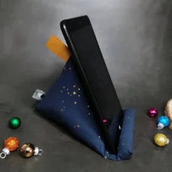Weihnachtsgeschenke|Raeuberkind Handykissen / Sitzsack LITTLE STARS ON BLUE  - Smartphonestütze, Tabletkissen, Kirschkernfüllung | RÄUBE