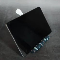 Best Handykissen / Sitzsack NUSSKNACKER  - Smartphonestütze, Tabletkissen, Kirschkernfüllung | RÄUBERKIND Weihnachtsgeschenke