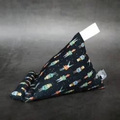 Best Handykissen / Sitzsack NUSSKNACKER  - Smartphonestütze, Tabletkissen, Kirschkernfüllung | RÄUBERKIND Weihnachtsgeschenke