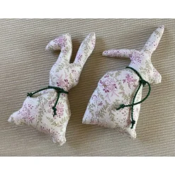Best Hasenpaar aus schönem Blusenstoff, genähte Hasen im Set für Frühjahrs- und Osterdekoration Osterhasen