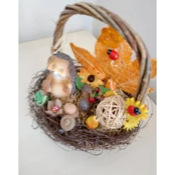 Herbstliche Tischdeko Igel im Korb – Unikat Deko 20x20 cm für den Herbst Tischdekoration