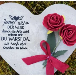 Herz aus Beton mit Schriftzug Kunstrose Grabschmuck Trauer Grabgesteck Grabherz Gedenksteine