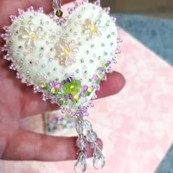 Best Herz Blüten beidseitig bestickt Blumen Biwaperlen – weiß rosa Deko Handarbeit Osterdeko