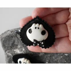 Schmuck|Punkrockdesign Herz Stoff samt Haarklammern, Paar, schwarz mit großen Totenköpfen