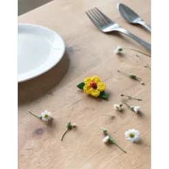 Best Häkelblüten & Marienkäfer Streudeko Set – Handgemachte Frühlingsdeko, 12-tlg., Blumen, Biene, Ostern Tischdekoration