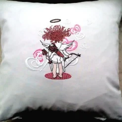 Accessoires|VCrownKreativTextil Hochzeit Liebe Kissenhülle Kissenbezug Amor 2  GESTICKT 30x30cm.